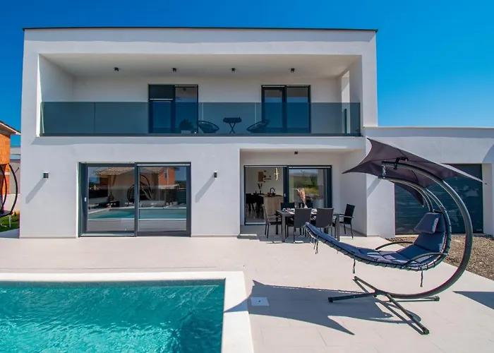 Villa Mina With A Private Pool In Pula