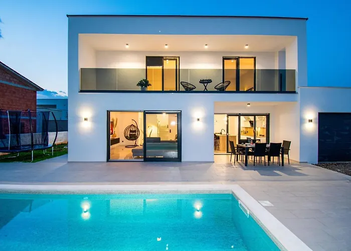 Villa Mina With A Private Pool In Pula