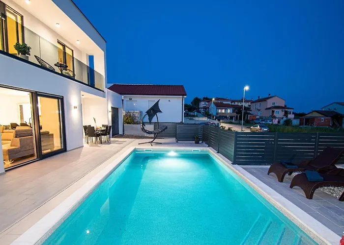 Villa Mina With A Private Pool In Pula