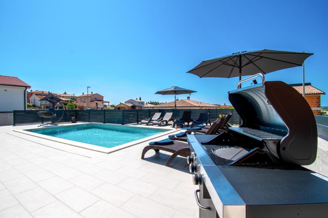 Mina With A Private Pool In Villa *