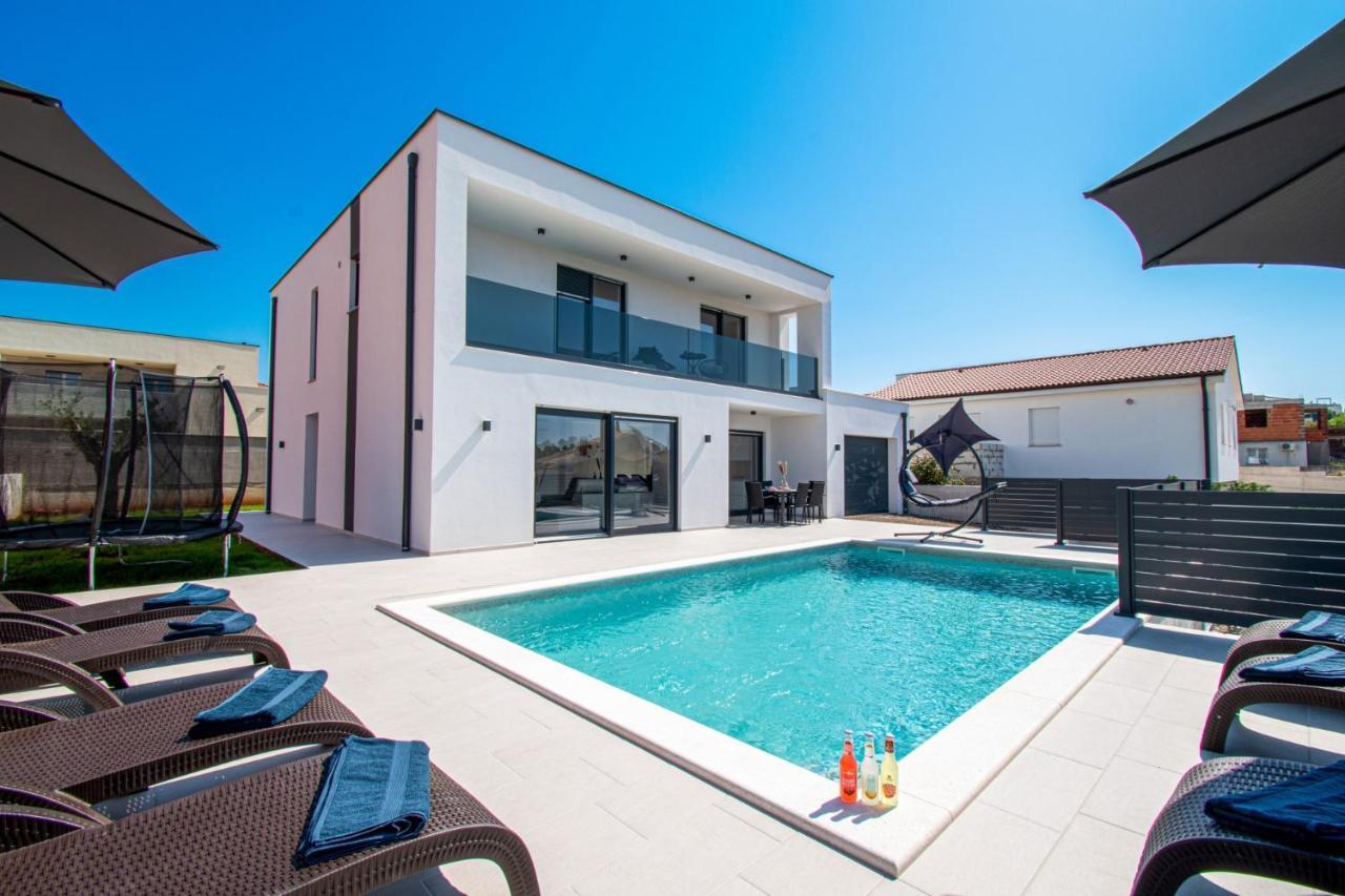 Mina With A Private Pool In