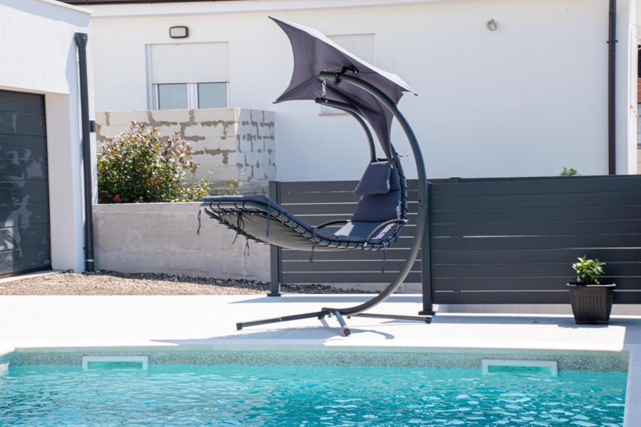 Mina With A Private Pool In Pula