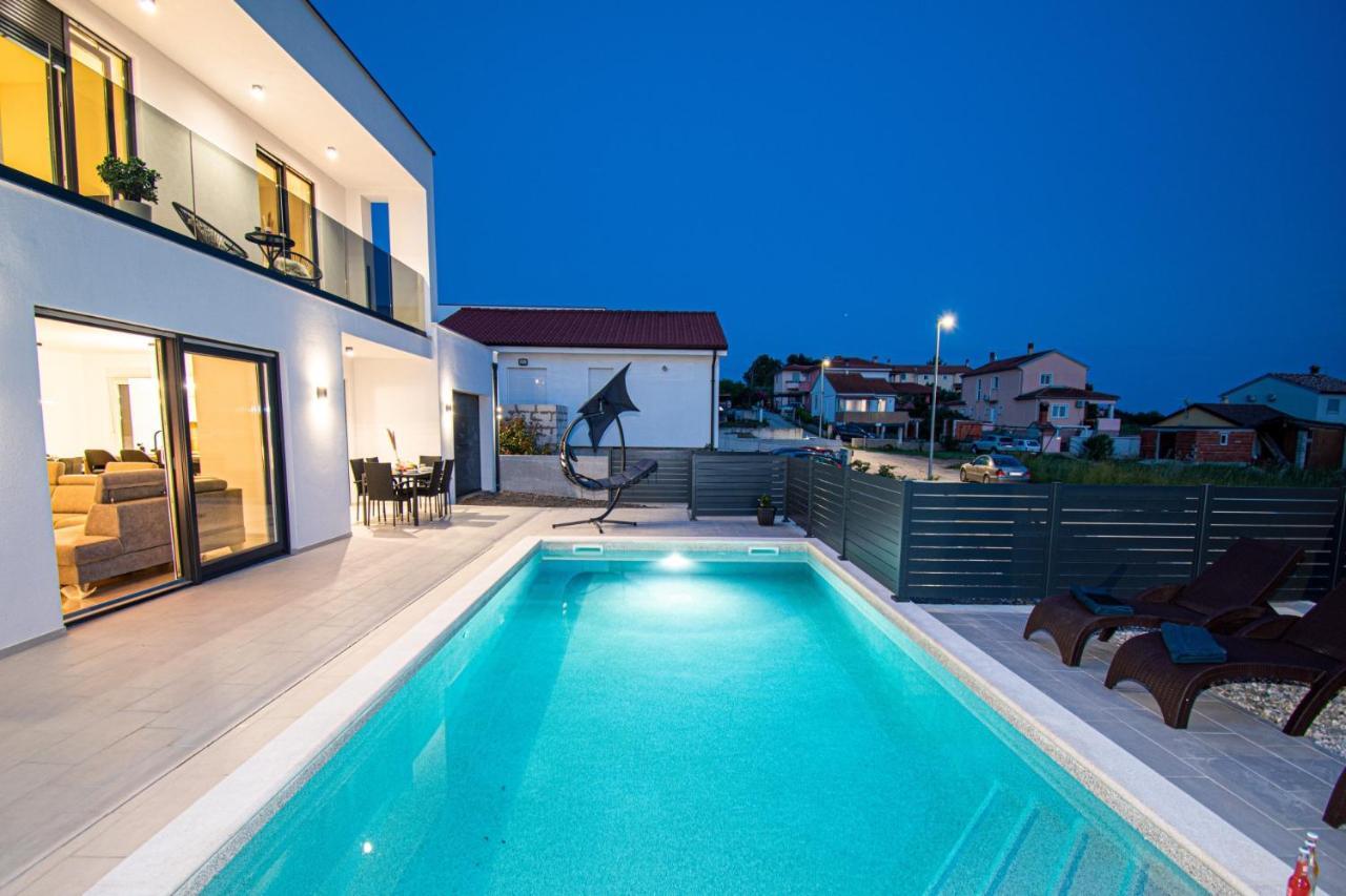 Mina With A Private Pool In * Pula