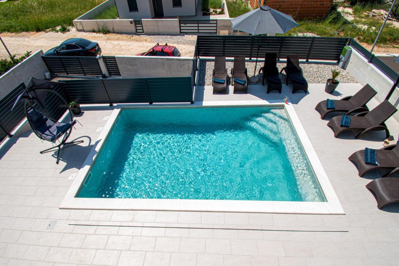 Mina With A Private Pool In