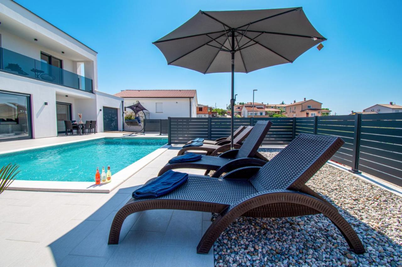 Mina With A Private Pool In * Pula