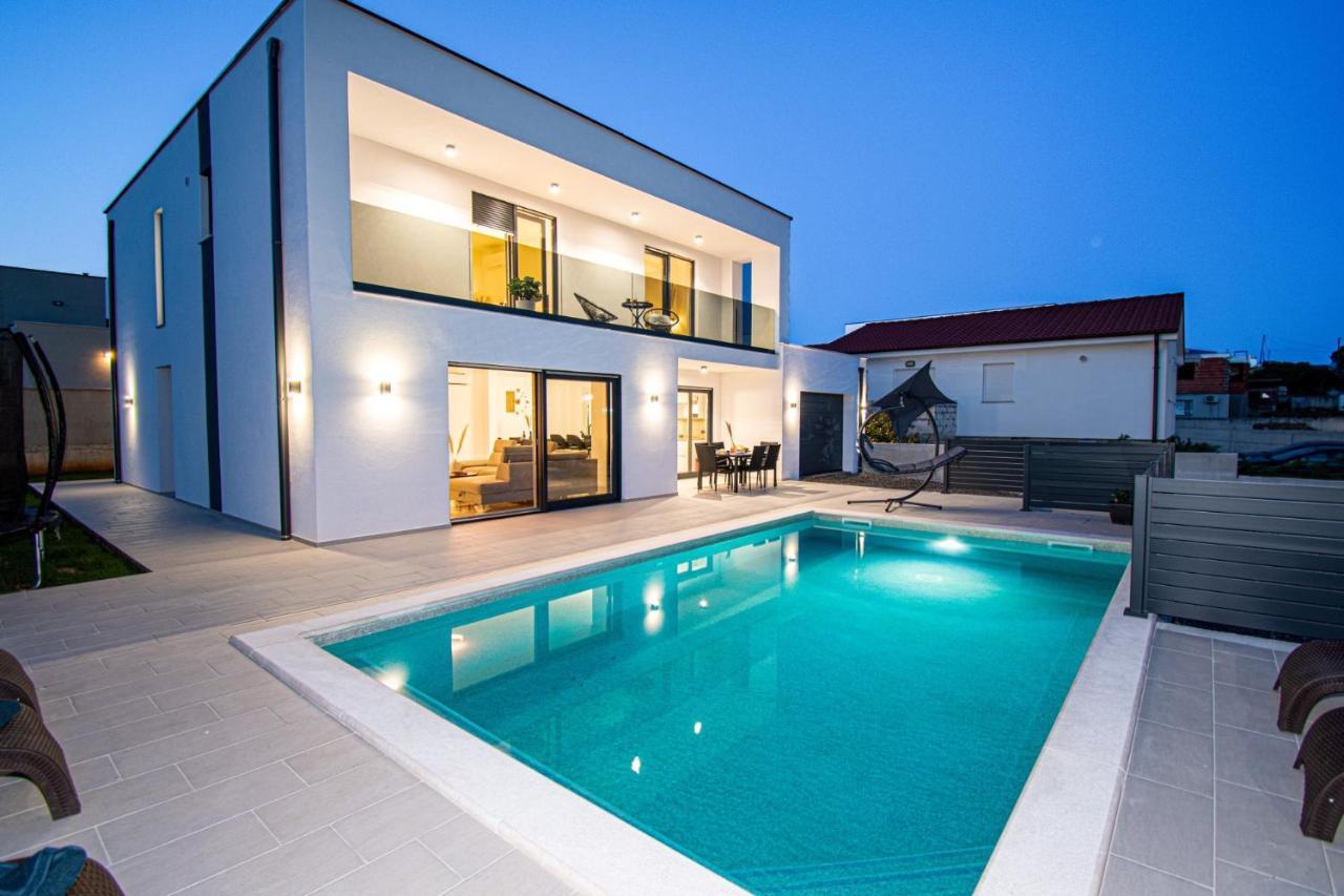 Mina With A Private Pool In Vila Pula